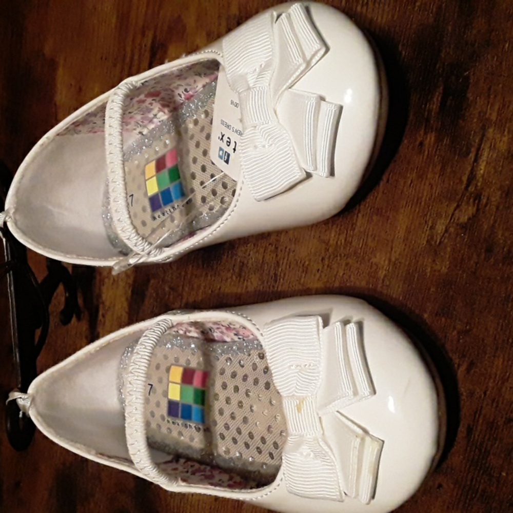 NWT Sz 7 Infants White With Elastic & Front Bow Healthtex Brand